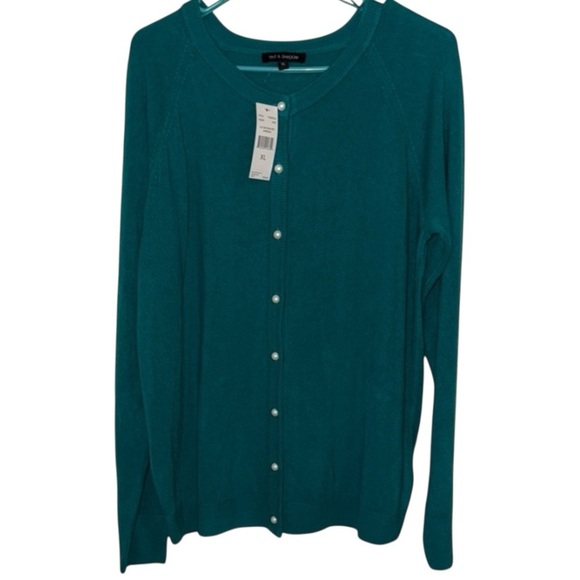 🌹NWT:TINT & SHADOW PEARL BUTTON SWEATER - Picture 1 of 8